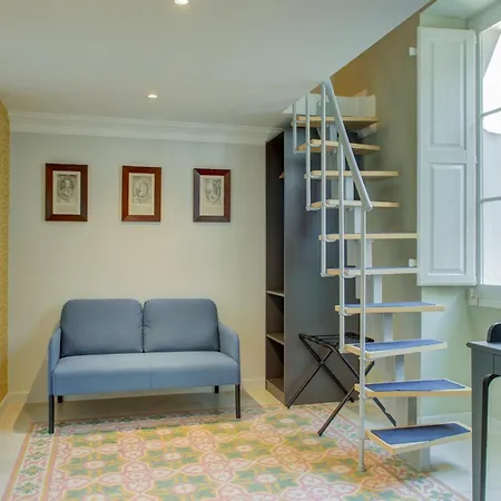 Casa Marie, In A Traditional Corner Townhouse In The 3 Cities, Built In 1881 Holiday home *