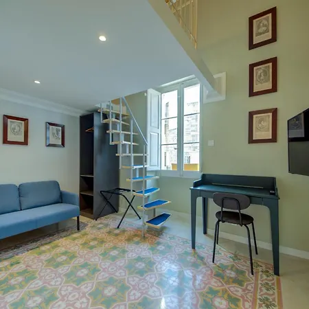 Casa Marie, In A Traditional Corner Townhouse In The 3 Cities, Built In 1881 Holiday home