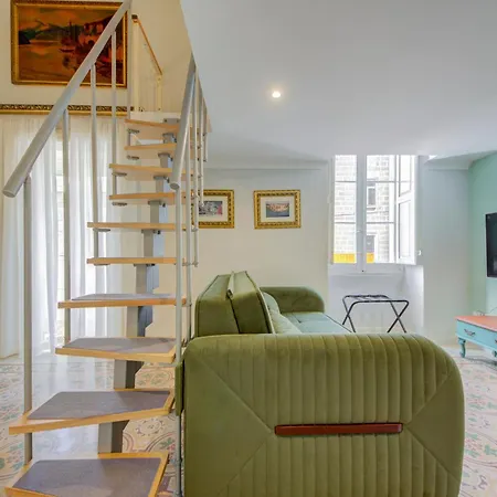 Casa Marie, In A Traditional Corner Townhouse In The 3 Cities, Built In 1881