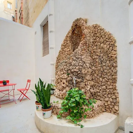 Casa Marie, In A Traditional Corner Townhouse In The 3 Cities, Built In 1881 * Cospicua