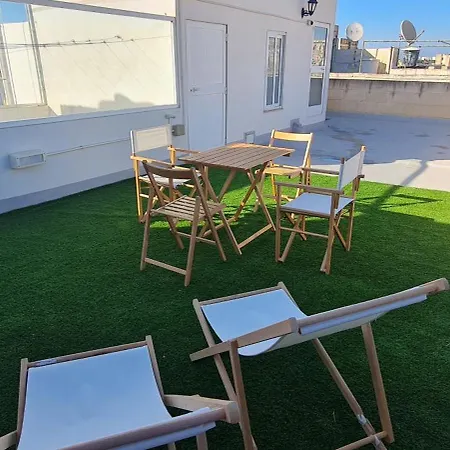 Casa Marie, In A Traditional Corner Townhouse In The 3 Cities, Built In 1881 *