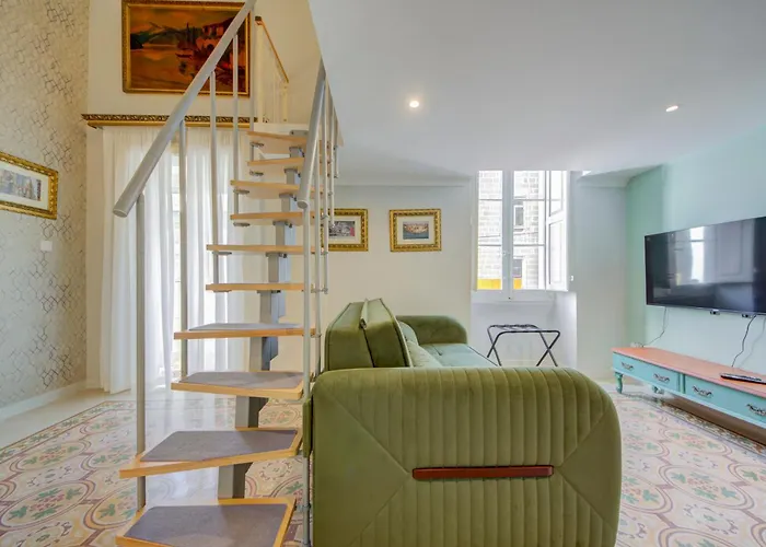 Casa Marie, In A Traditional Corner Townhouse In The 3 Cities, Built In 1881