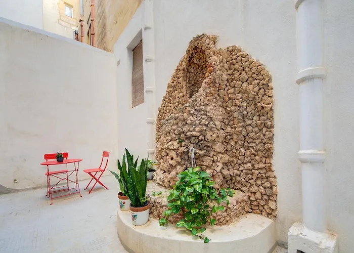 Casa Marie, In A Traditional Corner Townhouse In The 3 Cities, Built In 1881 * Cospicua