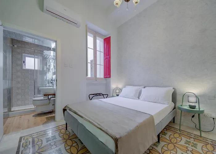 Ferienhaus Casa Marie, In A Traditional Corner Townhouse In The 3 Cities, Built In 1881 *