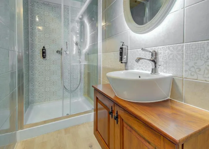 Casa Marie, In A Traditional Corner Townhouse In The 3 Cities, Built In 1881 * Cospicua