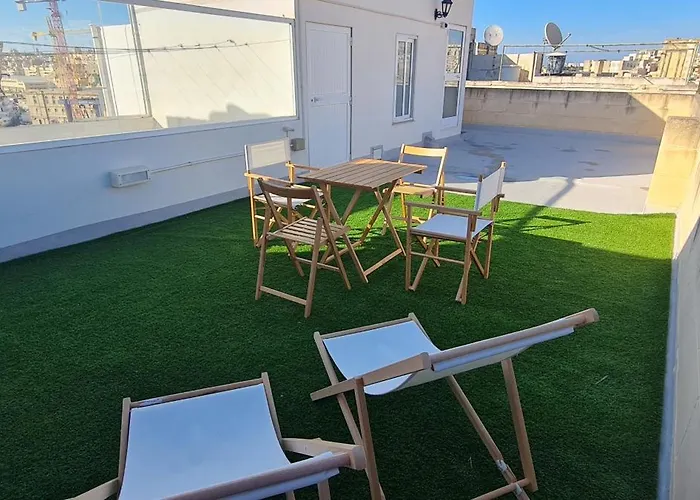 Casa Marie, In A Traditional Corner Townhouse In The 3 Cities, Built In 1881 *