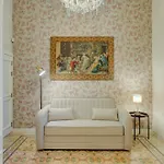 Casa Marie, In A Traditional Corner Townhouse In The 3 Cities, Built In 1881 *