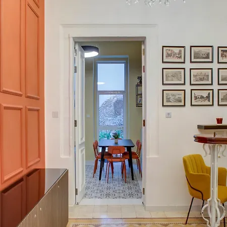 Casa Marie, In A Traditional Corner Townhouse In The 3 Cities, Built In 1881 *