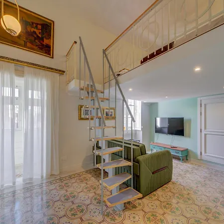 Casa Marie, In A Traditional Corner Townhouse In The 3 Cities, Built In 1881