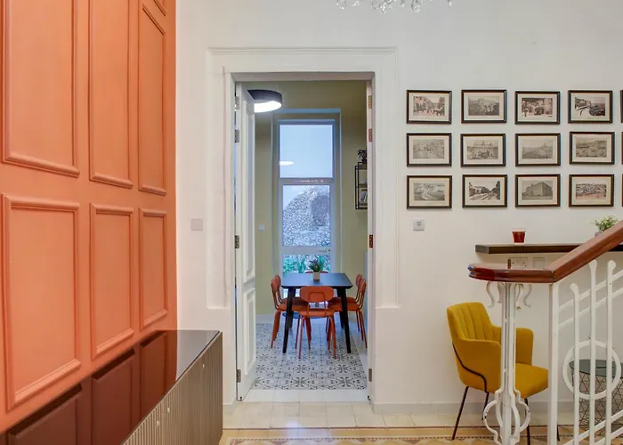 Casa Marie, In A Traditional Corner Townhouse In The 3 Cities, Built In 1881 *