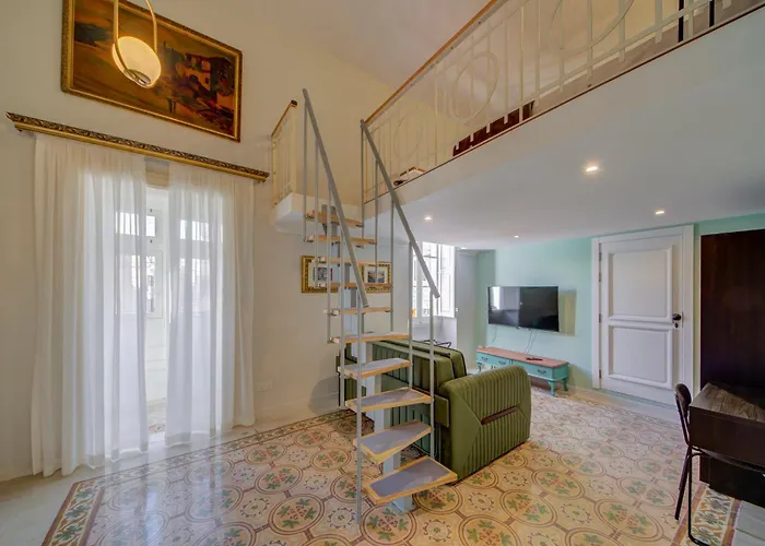 Casa Marie, In A Traditional Corner Townhouse In The 3 Cities, Built In 1881