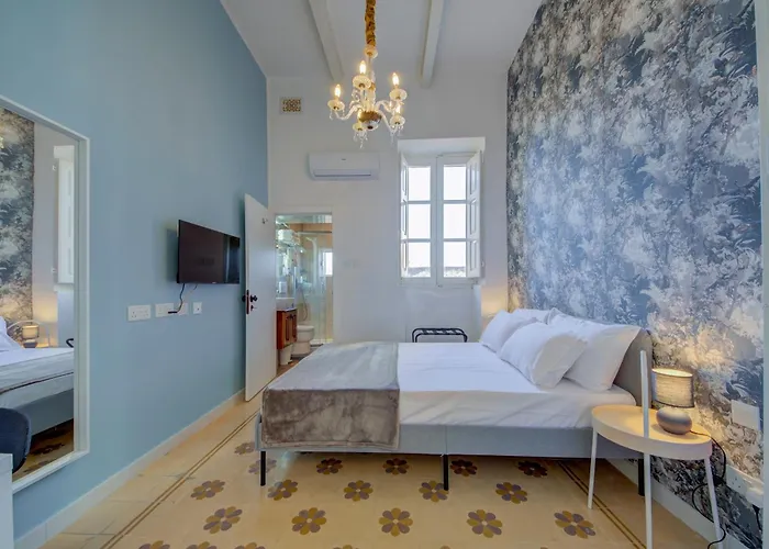 Casa Marie, In A Traditional Corner Townhouse In The 3 Cities, Built In 1881 *